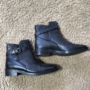 TOPSHOP Black Leather 1.5” Heel Bootie, Sz 8.5 /39